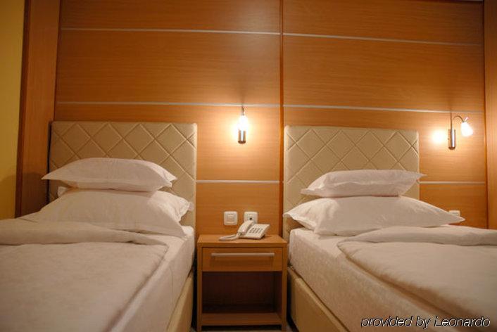 Hotel Cezar Banja Luka Quarto foto
