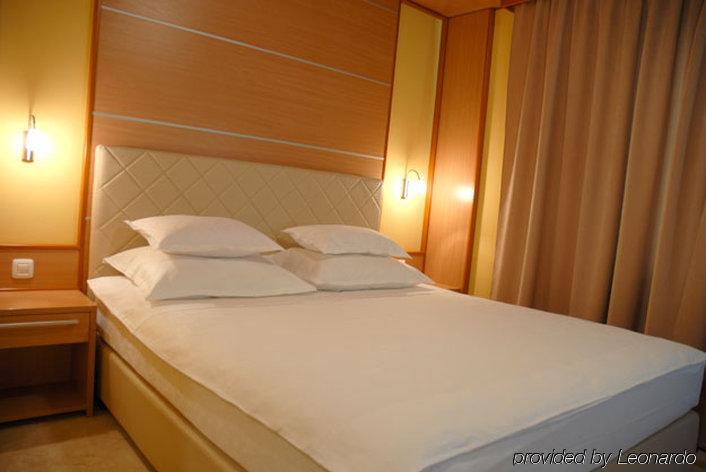 Hotel Cezar Banja Luka Quarto foto