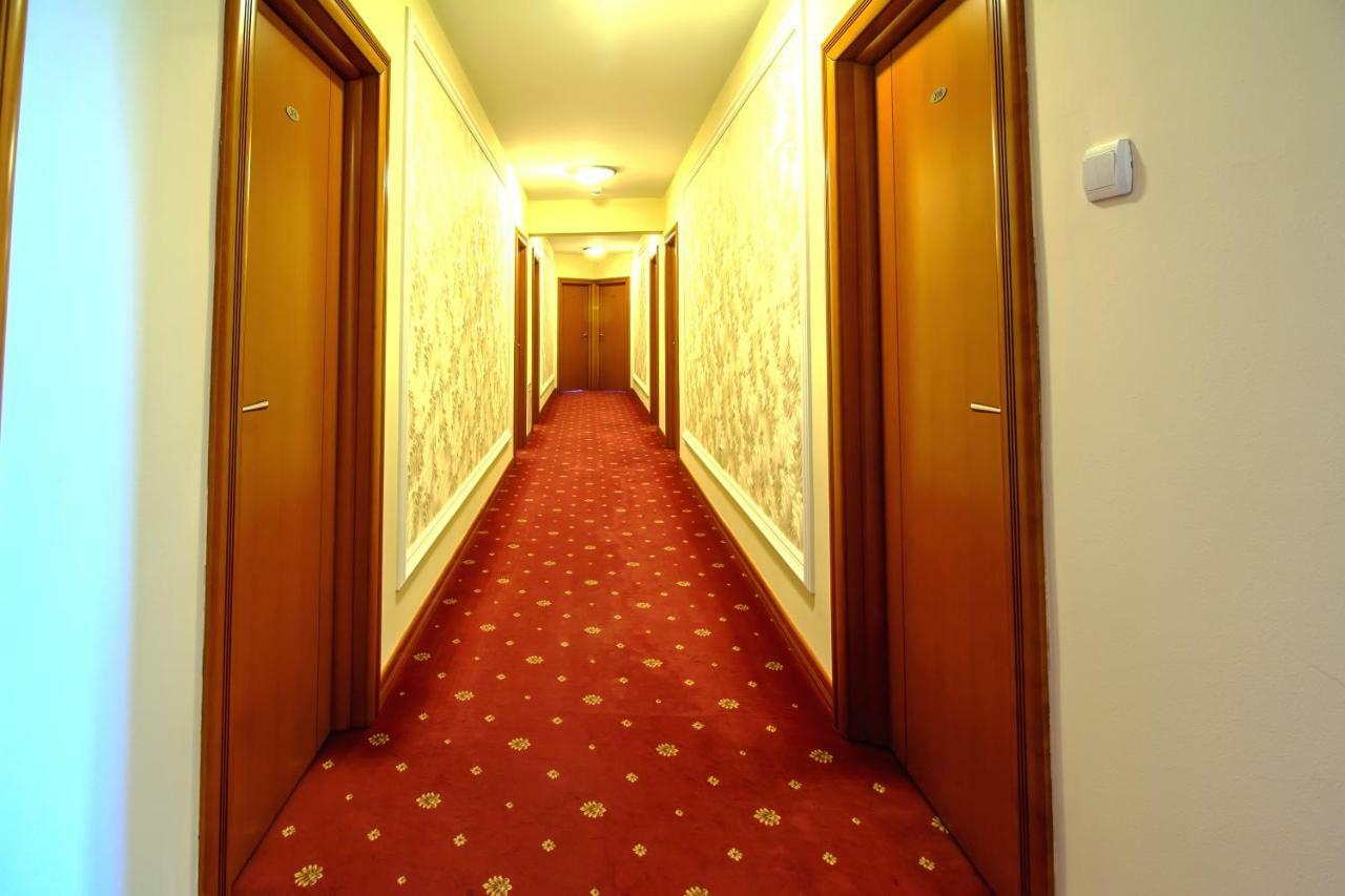Hotel Cezar Banja Luka Exterior foto